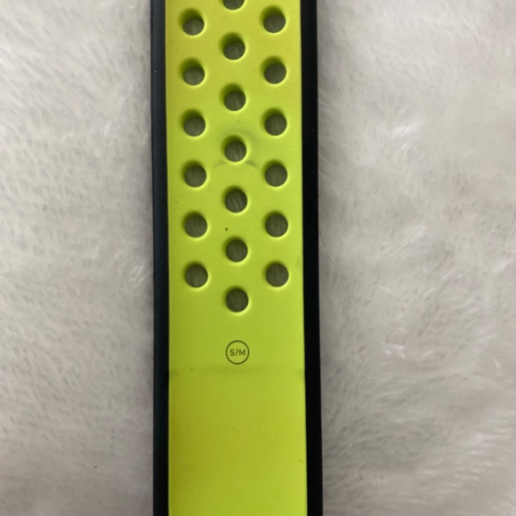 Apple Watch 42MM Nike+ Series 3 black and neon green sports band S/M - Picture 7 of 12